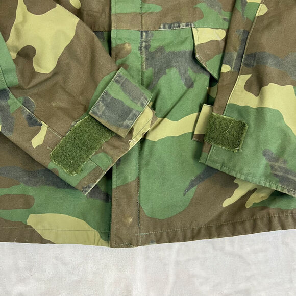 US Military Jacket Medium Short Woodland Camo Cold Weather Parka Nylon Outdoors - Picture 3 of 15